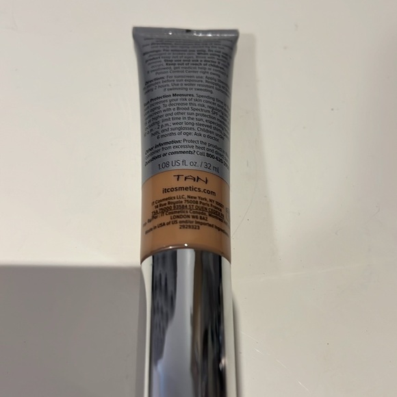 It Cosmetics anti aging CC+ Foundation SSPF 50 Tan color - Picture 3 of 4